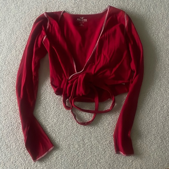 Hollister size medium wrap top; versatile ways to style by tying - Picture 1 of 1